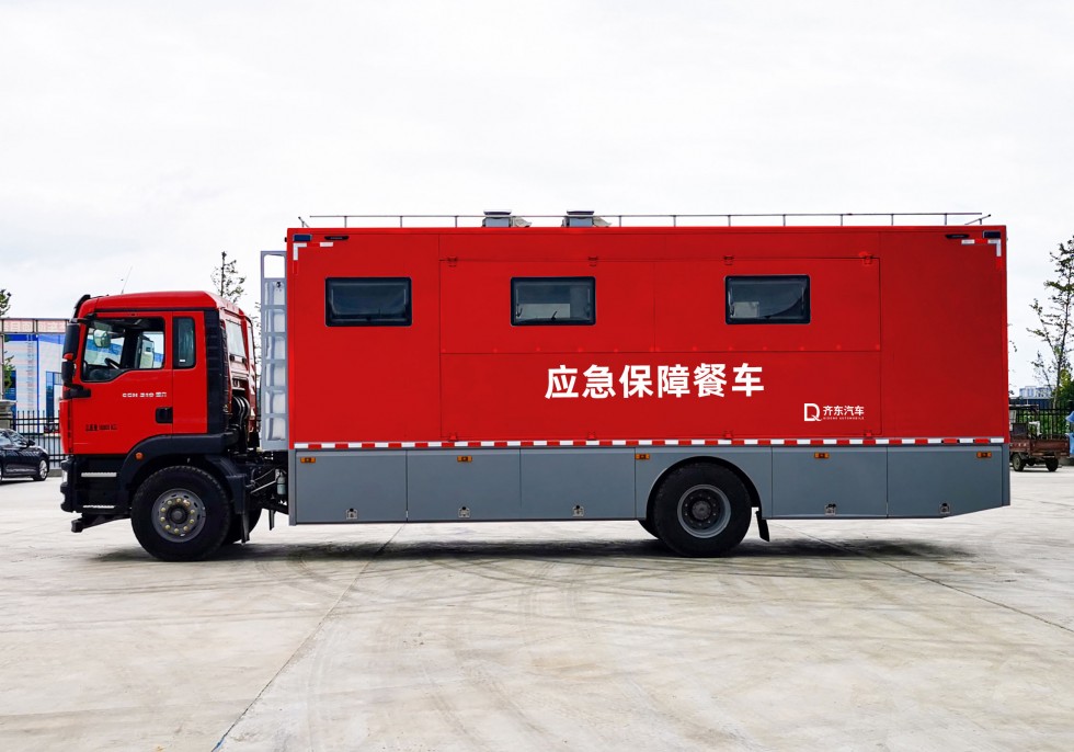 齊東方牌重汽汕德卡型餐車(chē)-可供300-500人餐飲